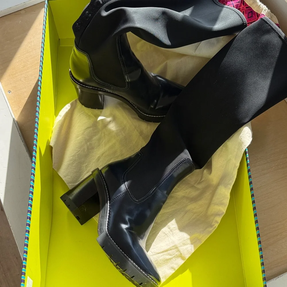 Tory Burch Elegant Black Knee-High Women's Boots - Picture 4 of 11